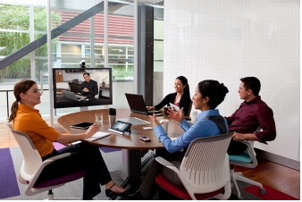 Figure 2. Cisco TelePresence MX200 in Small Team Room Environment